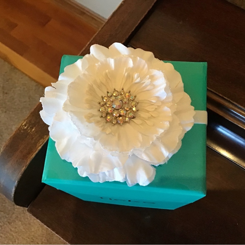Tieks flower box topper - White